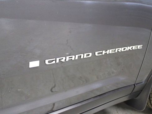 New 2025 Jeep Grand Cherokee Limited w/ Luxury Tech Group II image 37