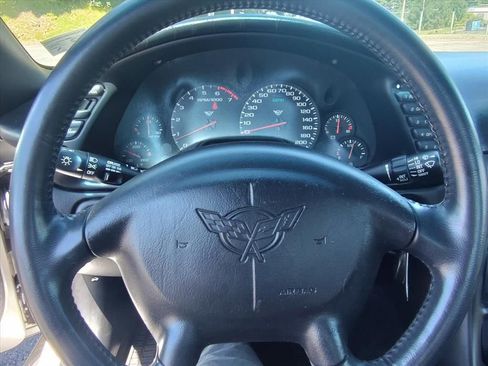 Used 2004 Chevrolet Corvette Convertible w/ Preferred Equipment Group RWD image 19