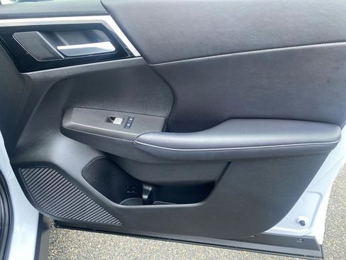 Used 2024 Mitsubishi Outlander AWD image 28