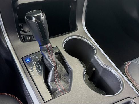 Used 2016 Toyota Camry SE image 12