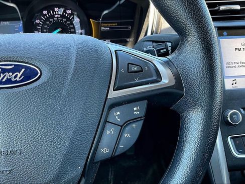 Used 2017 Ford Fusion SE w/ Fusion SE Technology Package FWD image 11