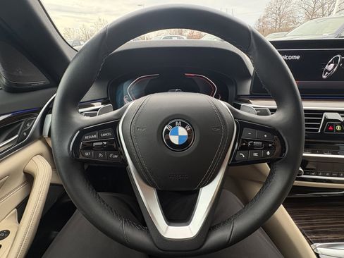 Used 2023 BMW 530i w/ Premium Package image 19