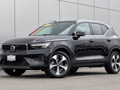Used 2025 Volvo XC40 B5 Plus w/ Protection Package Premier image 1