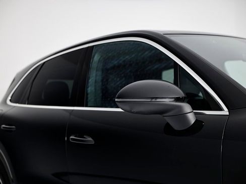 Certified 2024 Porsche Cayenne AWD/4WD image 16