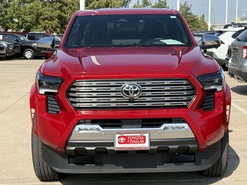 Used 2025 Toyota Tacoma Limited AWD/4WD image 4