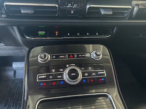 Used 2022 Lincoln Nautilus Reserve image 12