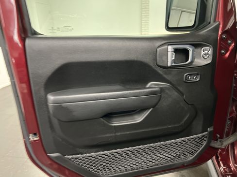 Used 2022 Jeep Wrangler Unlimited Rubicon w/ Cold Weather Group image 57