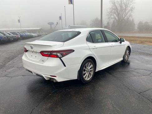 Used 2024 Toyota Camry SE image 6