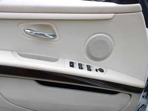 Used 2012 BMW 328i Convertible RWD image 24