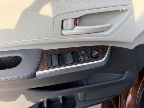 Used 2022 Toyota Sienna LE FWD image 11