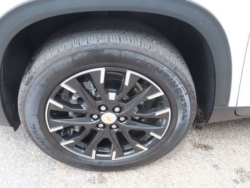 Used 2025 Chevrolet Traverse LT w/ Sun and Wheel Package AWD/4WD image 16