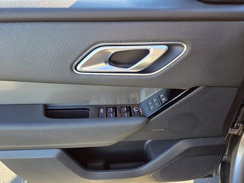 Used 2022 Land Rover Range Rover Velar S image 18