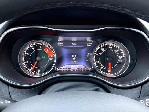 Certified 2022 Jeep Cherokee Latitude Lux image 9