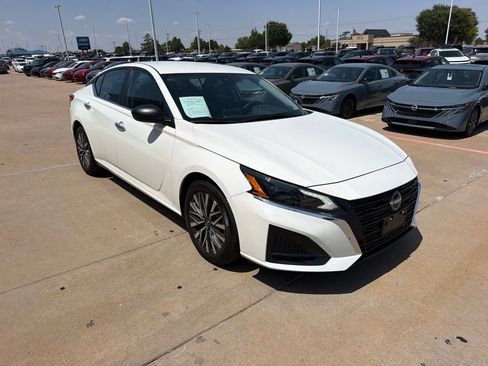 Used 2025 Nissan Altima 2.5 SV FWD image 7