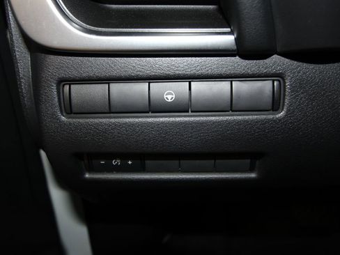 Used 2022 Nissan Rogue SV image 9