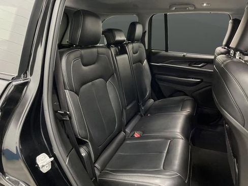 Used 2023 Jeep Grand Cherokee Limited w/ Luxury Tech Group II image 31