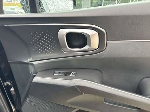 Used 2025 Kia Sorento LX image 20