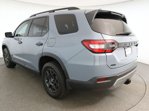 Used 2025 Honda Pilot TrailSport image 6