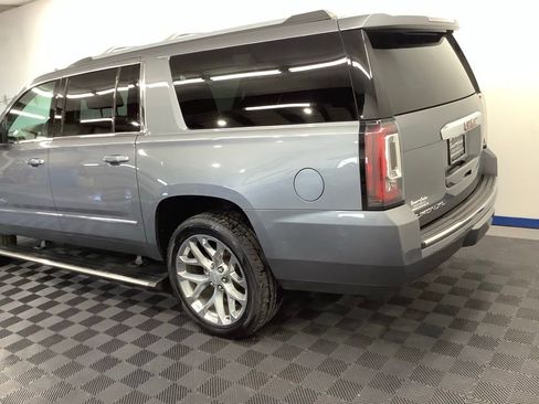 Used 2020 GMC Yukon XL Denali w/ Denali Premium Package image 3