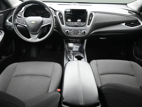 Used 2025 Chevrolet Malibu LT FWD image 9