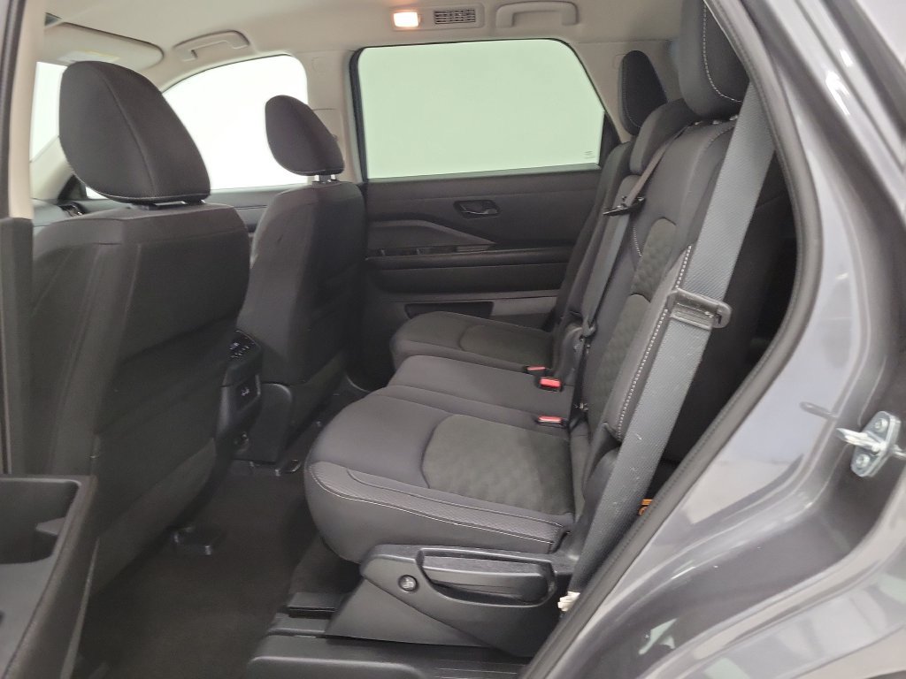 Used 2024 Nissan Pathfinder SV FWD image 16