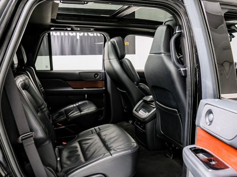 Used 2024 Lincoln Navigator Reserve image 34