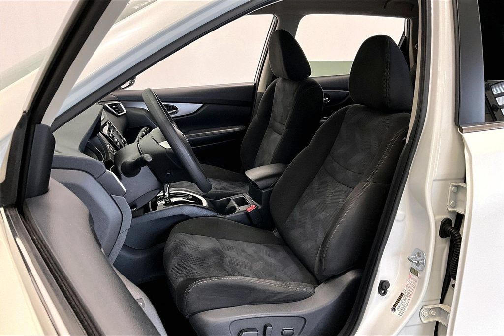 Used 2015 Nissan Rogue SV AWD/4WD image 24