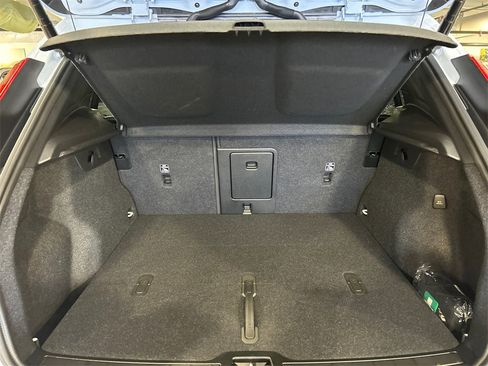 Used 2026 Volvo XC40 B5 Plus w/ Protection Package Premier image 27