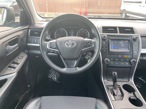 Used 2017 Toyota Camry SE FWD image 13