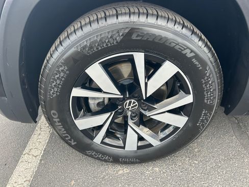 Used 2020 Volkswagen Atlas Cross Sport SE FWD image 25