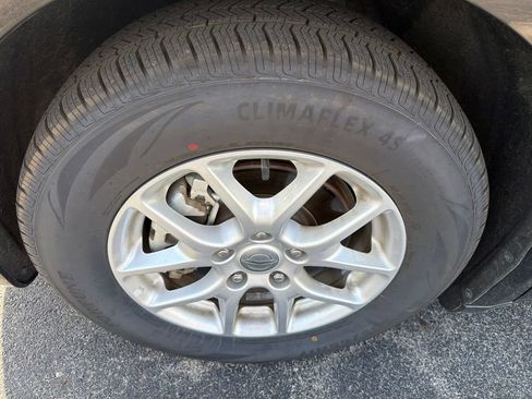 Used 2023 Chrysler Pacifica Touring-L FWD image 12