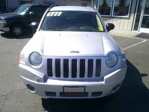 Used 2010 Jeep Compass Sport image 9