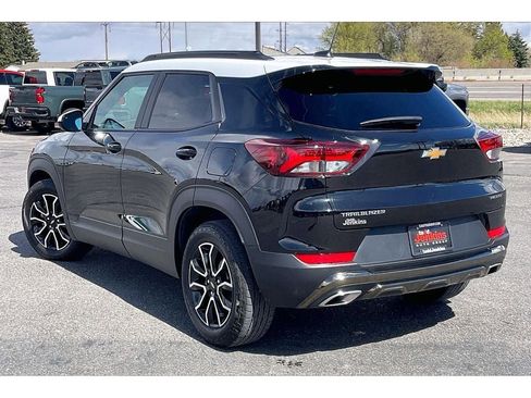 Used 2023 Chevrolet TrailBlazer ACTIV w/ Sun and Liftgate Package FWD image 13