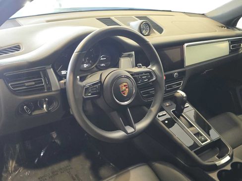 Used 2025 Porsche Macan AWD/4WD image 4