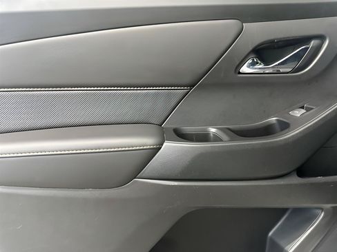 Used 2018 Chevrolet Traverse Premier w/ Driver Confidence II Package FWD image 10