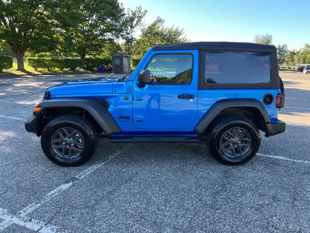 Used 2025 Jeep Wrangler Sport AWD/4WD image 6