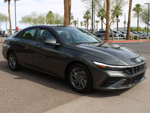 Used 2024 Hyundai Elantra SEL image 7