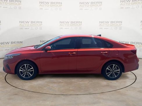 Used 2024 Kia Forte LXS w/ LXS Technology Package FWD image 2