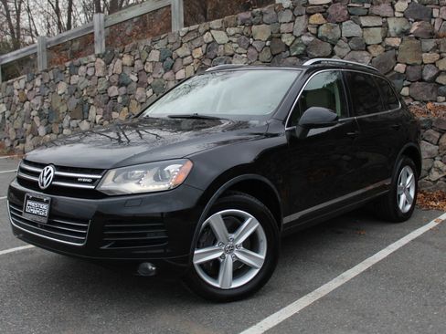 Used 2014 Volkswagen Touareg Hybrid image 2