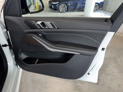 Certified 2025 BMW X7 xDrive40i w/ M Sport Package image 9