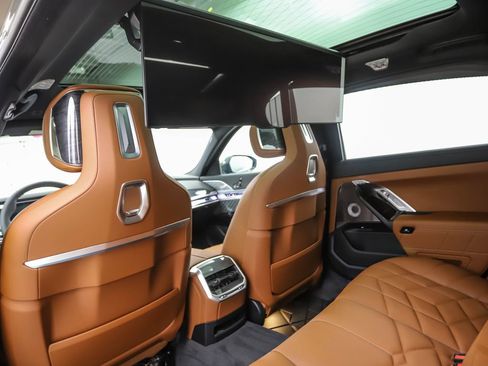 Used 2026 BMW 750e xDrive image 19