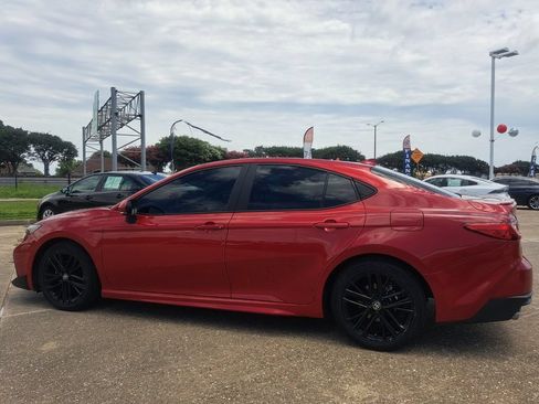 Used 2025 Toyota Camry SE w/ Convenience Package FWD image 6