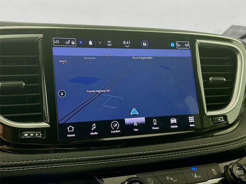 Used 2023 Chrysler Pacifica Limited FWD image 14