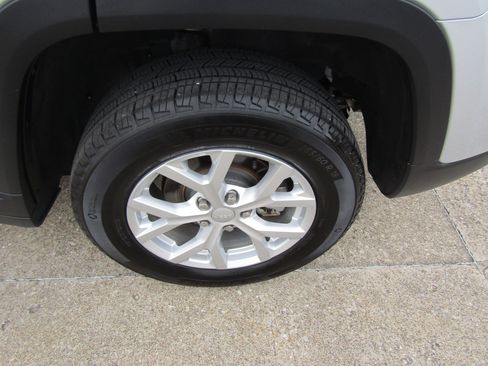 Used 2023 Jeep Grand Cherokee Limited w/ Trailer Tow Prep Group (B) image 11