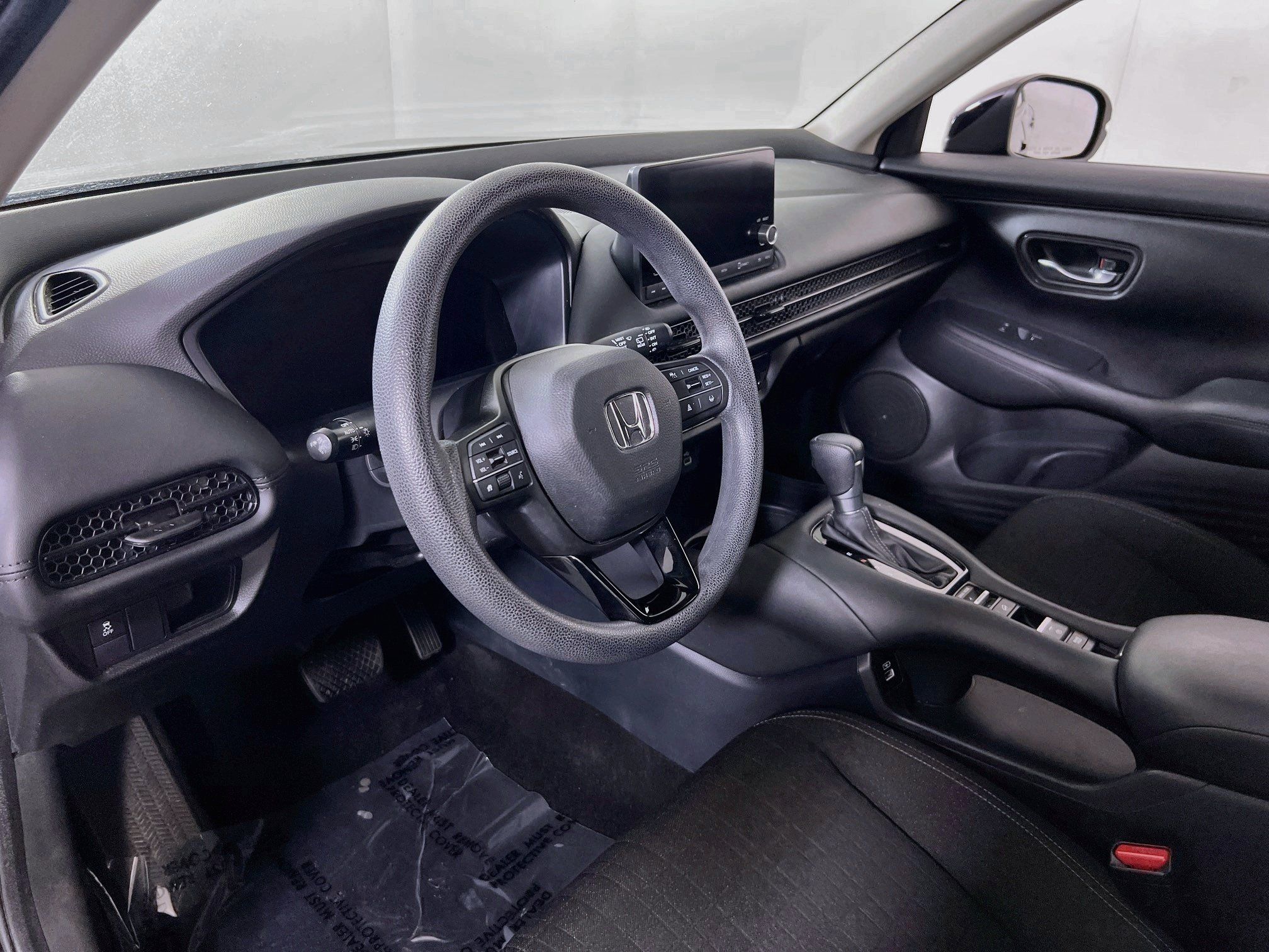 Used 2023 Honda HR-V LX image 9