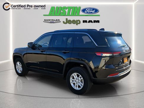 Certified 2023 Jeep Grand Cherokee Laredo AWD/4WD image 3