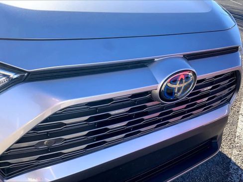 Used 2021 Toyota RAV4 Limited image 26