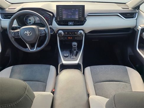 Used 2021 Toyota RAV4 XLE w/ Convenience Package image 18