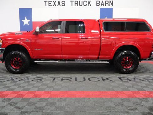 Used 2022 RAM 2500 Laramie AWD/4WD image 1