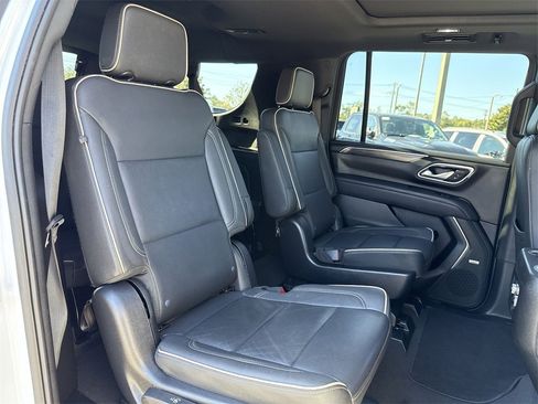 Used 2022 GMC Yukon XL SLT w/ SLT Premium Package image 25